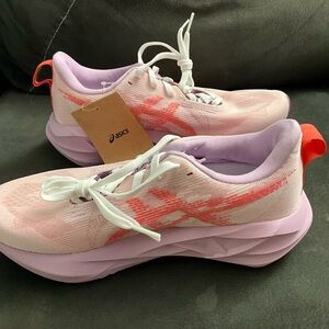 NEW never worn ASICS Women's NOVABLAST 5 WHITE/CORAL REEF Running Shoes